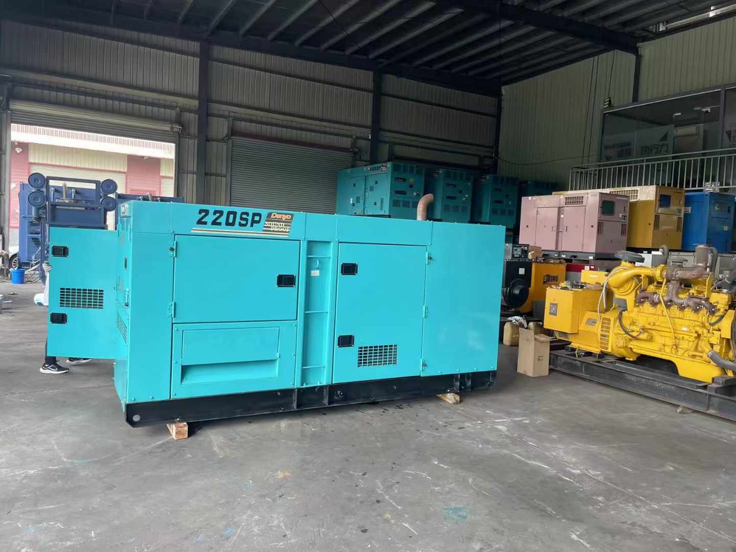 海南柴油发电机组长期不间断运行时，如何监控其温度和压力？